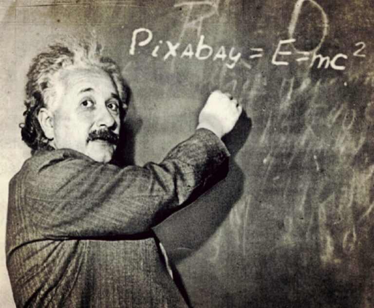 【アインシュタインの名言】知識を超える想像力！想像力の養い方とは